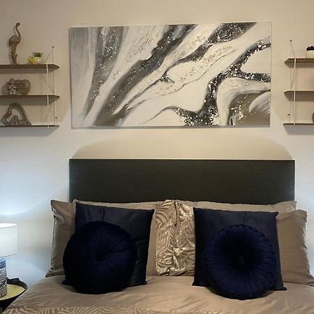 Bv Homely Studio Fourteen At Deighton Huddersfield Exteriör bild
